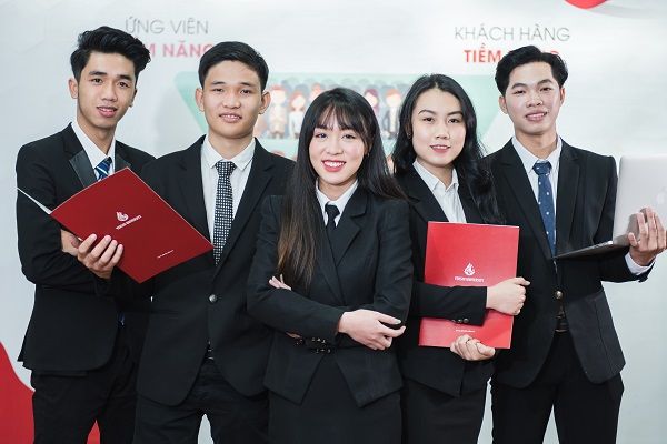 Học luật kinh tế ra trường làm luật sư.