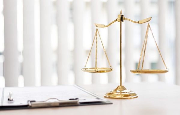 Hình thức đào tạo luật kinh tế từ xa được nhiều người lựa chọn.