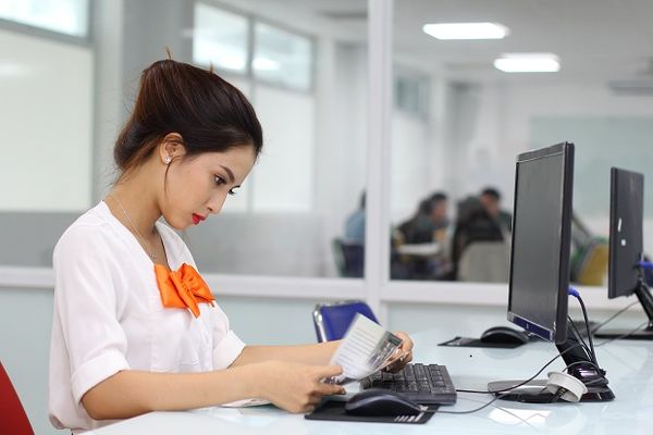Học ngành kế toán tại Đại học Kinh tế Quốc dân.