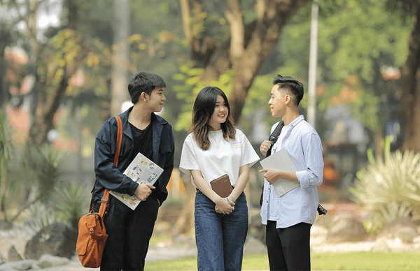 Hình thức tuyển sinh đơn giản.
