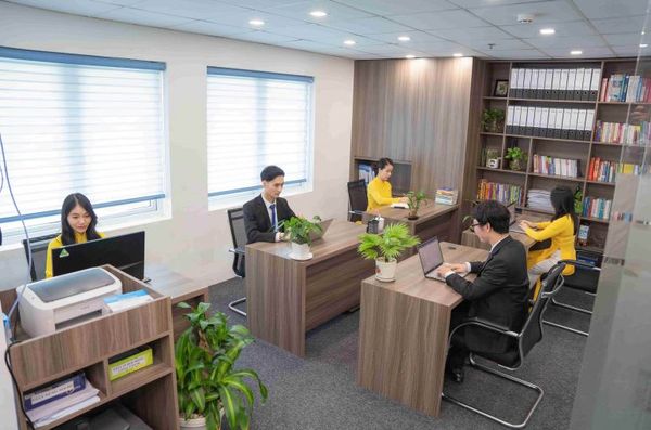 Học luật kinh tế tại NEU theo hình thức trực tuyến.