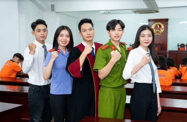 Học chuyên ngành Luật kinh tế ra trường làm việc tại nhiều vị trí khác nhau.