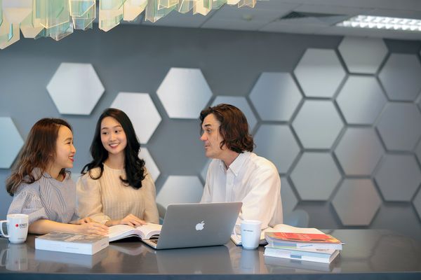 Ngành Quản trị kinh doanh hiện đang được nhiều bạn trẻ quan tâm.