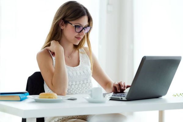 Học Luật kinh tế cần có đam mê sẵn sàng vượt qua thử thách.