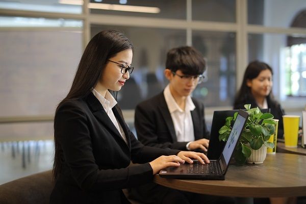 Tương lai ngành Luật kinh tế ngày càng phát triển và mở rộng.