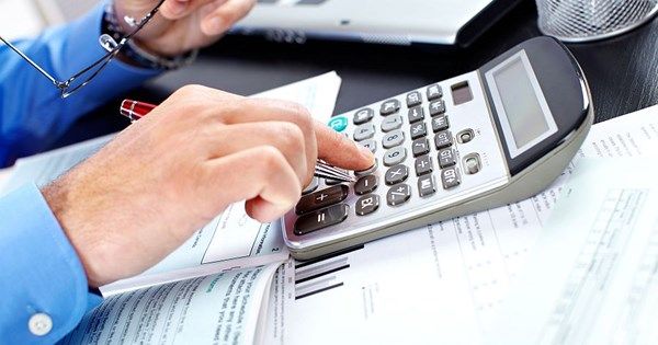 Học kế toán doanh nghiệp ra trường làm chuyên viên tài chính.