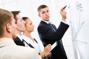 sự thật về mức lương của ngành quản trị kinh doanh