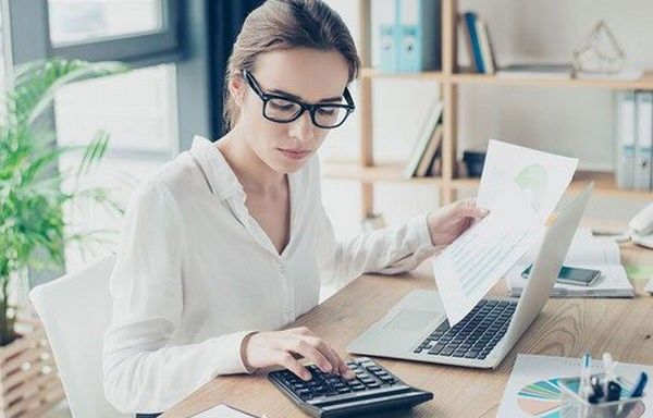 Học kế toán ra làm kế toán trưởng cho các doanh nghiệp.