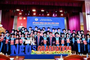 Lễ trao bằng tốt nghiệp NEU